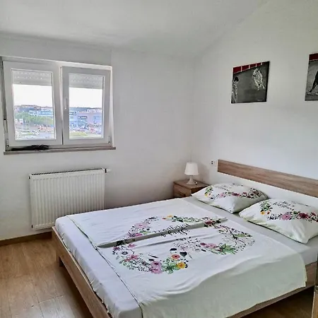 Sara-naomi With Private Parking Place Apartman Pula