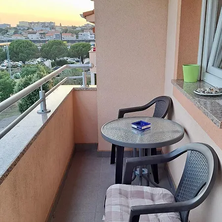 Sara-naomi With Private Parking Place شقة