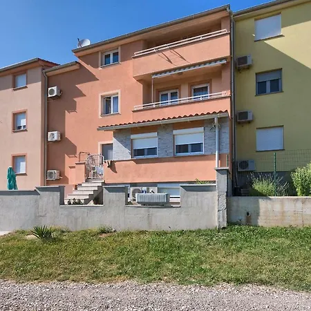 Sara-naomi With Private Parking Place Apartment *