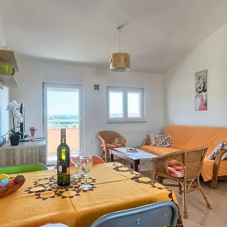 Sara-naomi With Private Parking Place Apartment Pula